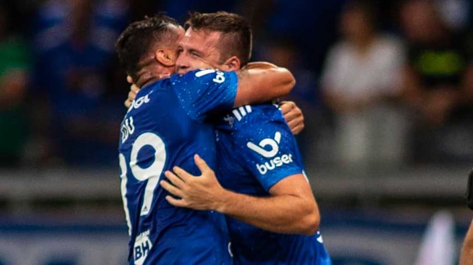 Cruzeiro vence o Athletic e fica perto da final do Campeonato Mineiro