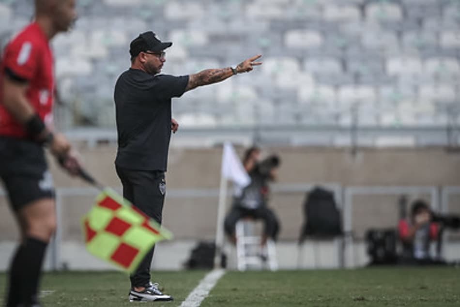 El Turco fala sobre a maratona de jogos no Brasil e defende elenco do Atlético-MG: ‘todos são importantes’