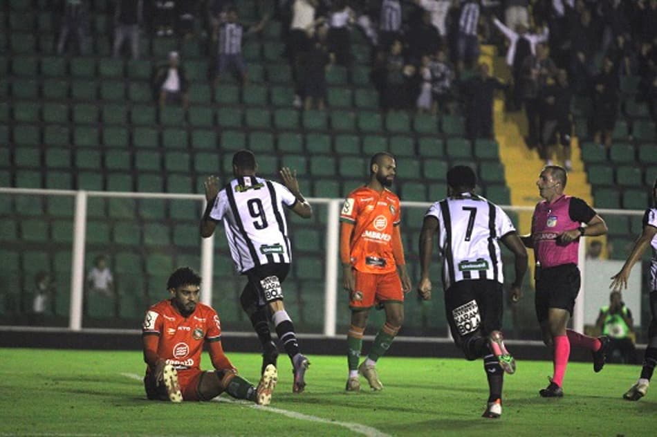 Figueirense e Camboriú ficam no empate na partida de ida da semifinal do Campeonato Catarinense