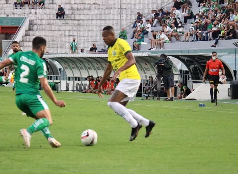 Lateral finalista do Gauchão já teve contato com a dupla Grenal