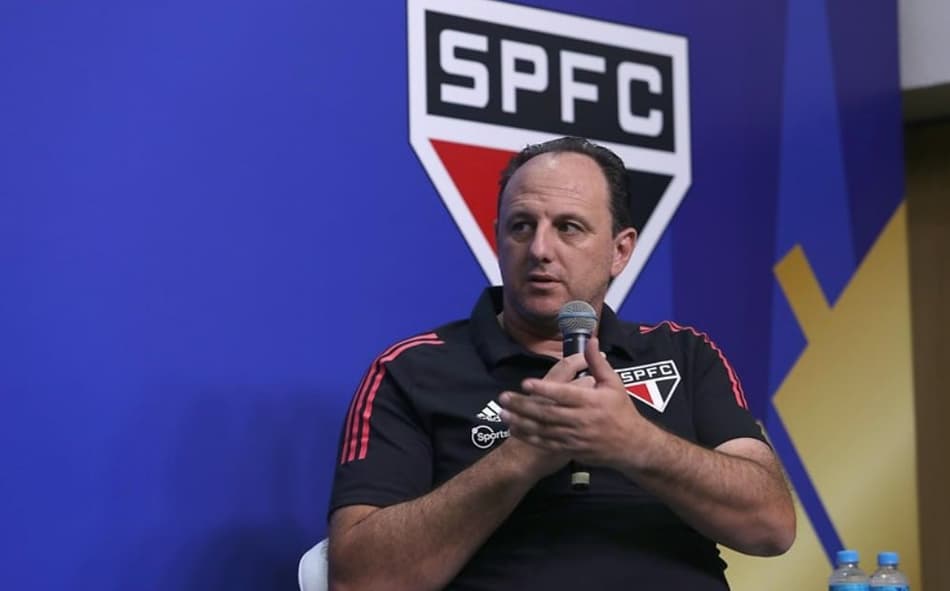 Rogério Ceni exalta entrega dos jogadores do São Paulo: ‘Maneira profissional’