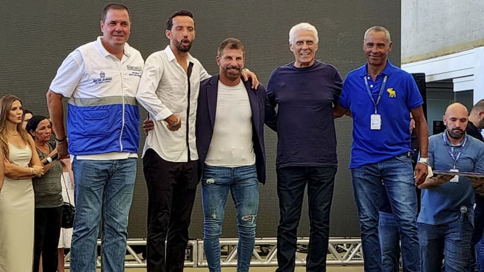 Calçada da Fama do Maracanã eterniza Nenê e Pedrinho em dia de exaltação da história do Vasco