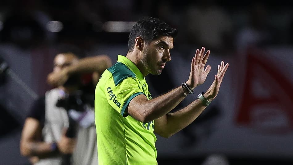 Abel reclama de ‘golpe emocional’ no Palmeiras com marcação de pênalti: ‘O VAR estava a comer pipocas’