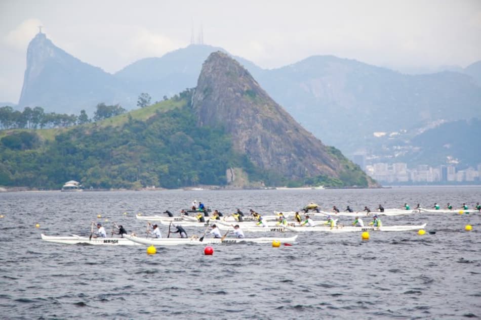 Brasileiro Canoa Havaiana em Niterói