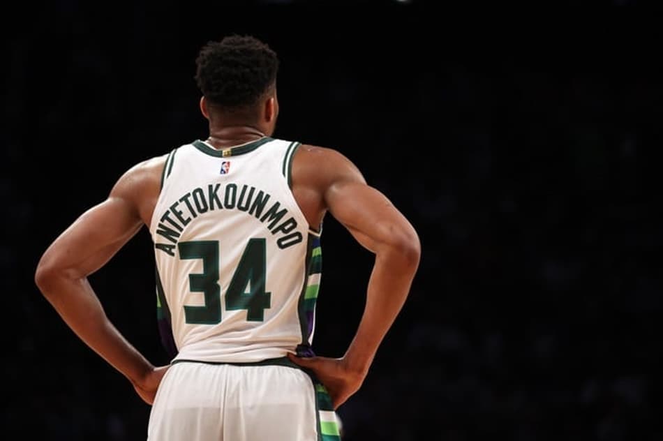 Antetokounmpo brilha em vitória do Bucks sobre o Nets na prorrogação