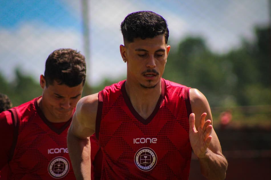 Vinícius, ex-Flamengo, debuta pela Desportiva e planeja decisão do estadual