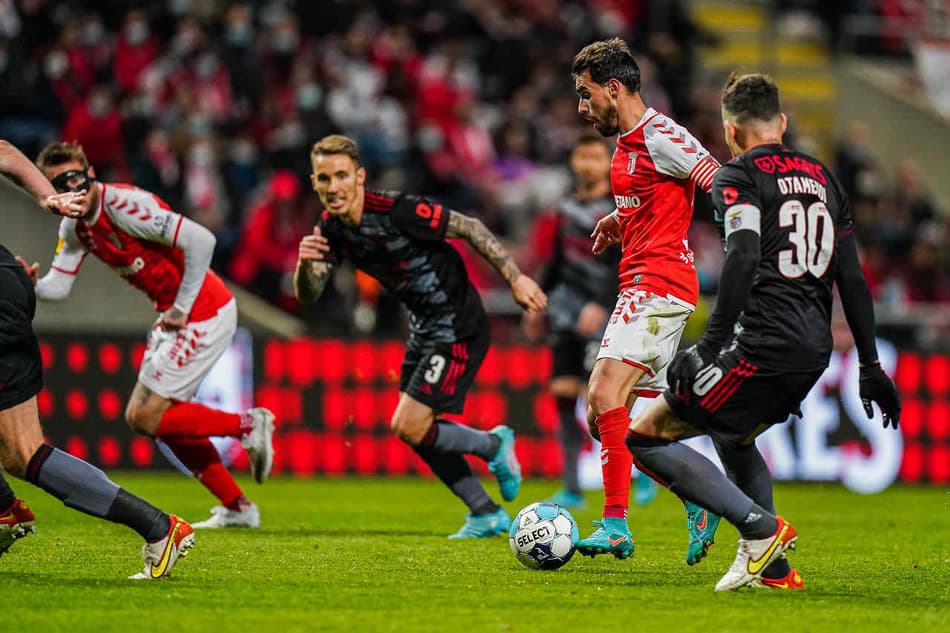 Em partida emocionante com cinco gols, Braga vence Benfica pelo Campeonato Português