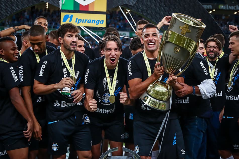 Jogadores do Grêmio enaltecem penta estadual, mas garantem foco total para a Série B