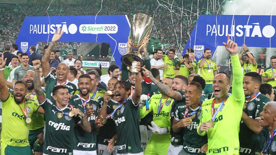 Revista pôster do Palmeiras campeão do Paulistão 2022 nas suas mãos. Baixe agora!