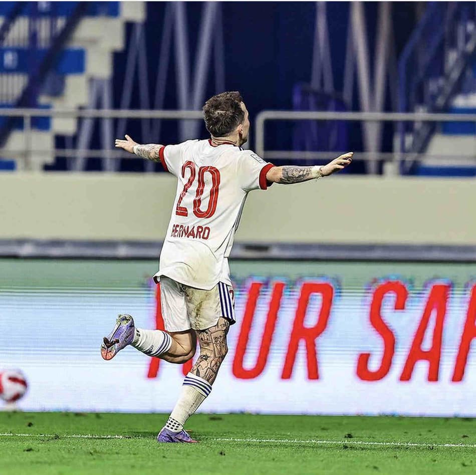 Esperteza de Bernard abre caminho para vitória do Sharjah nos Emirados Árabes