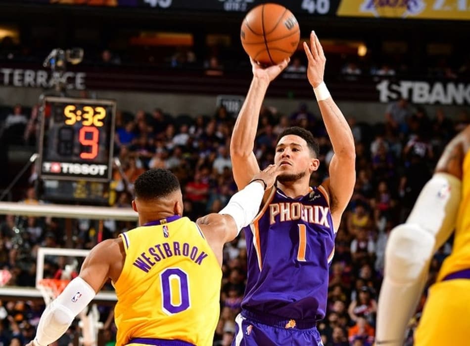 Lakers perde para o Suns e está eliminado dos playoffs