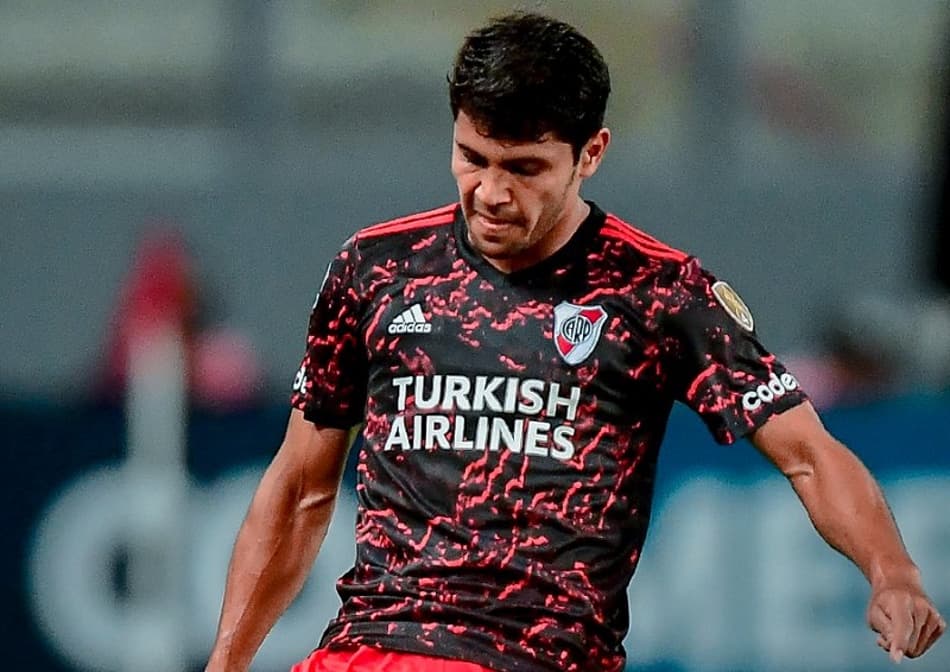 Em Alianza Lima x River Plate, jogador sofre fratura grave