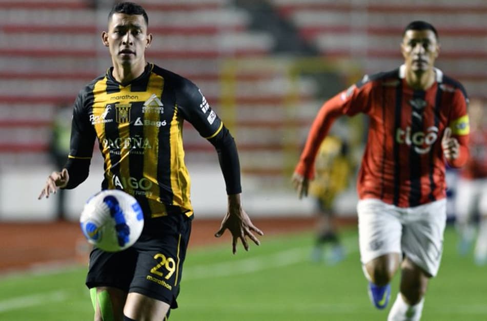Ex-Vasco, Martín Silva brilha e garante empate entre The Strongest e Libertad na altitude, pela Libertadores