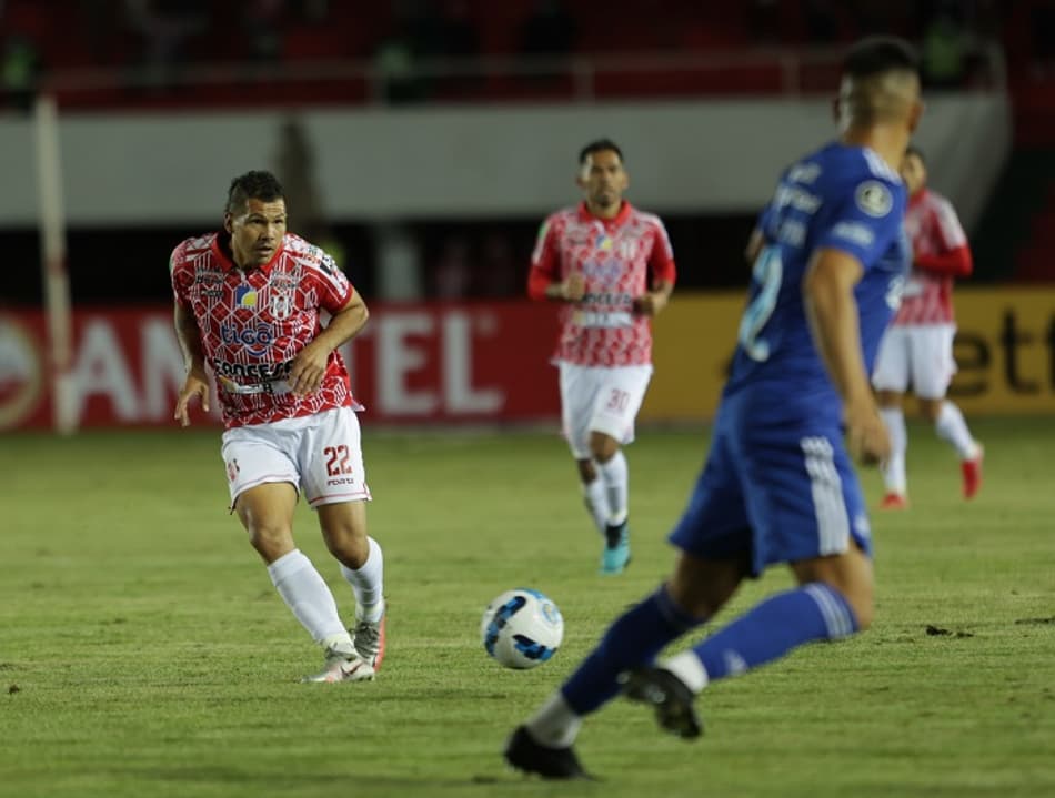 Alô, palmeirenses! Confira campanha do Independiente Petrolero na temporada
