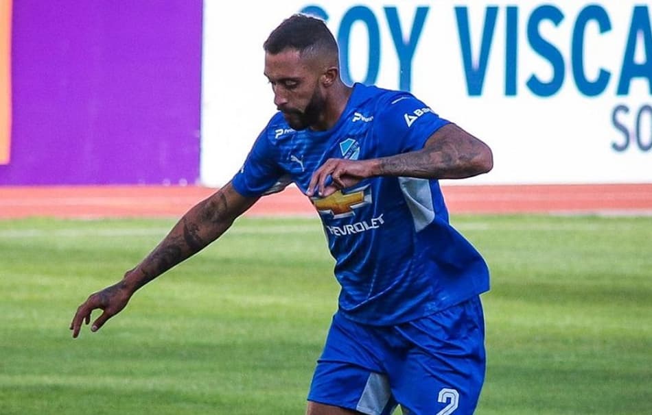César Martins destaca peculiaridades do estilo de jogo na Bolívia