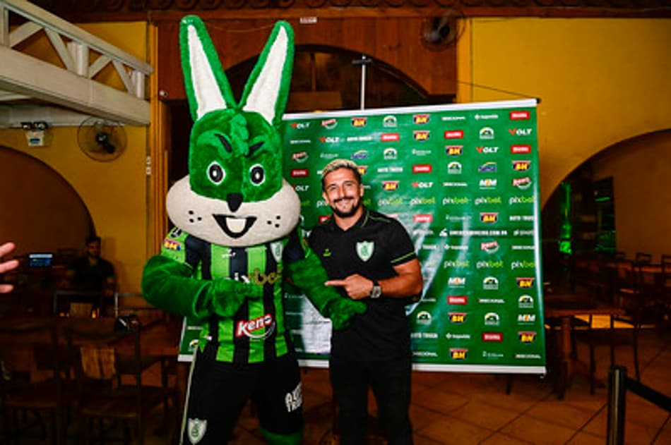 Aloísio fala de logística no América-MG caso seja convocado para a seleção da China