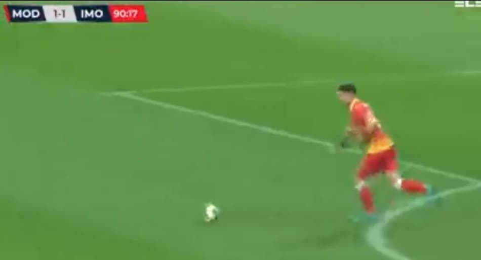 VÍDEO: Goleiro faz gol do campo de defesa na Itália e garante vitória nos acréscimos; assista