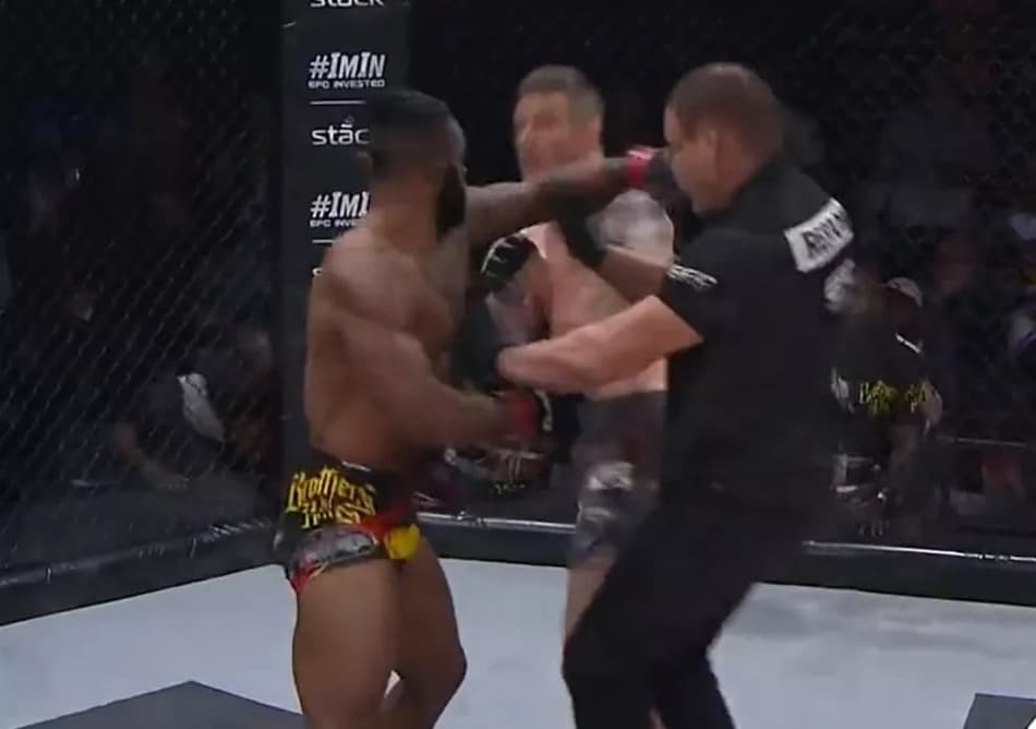 VÍDEO: Árbitro sofre nocaute ao tentar separar lutadores em evento de MMA na África do Sul