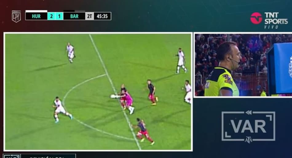 VAR entra em ação e jogo termina de maneira épica; assista