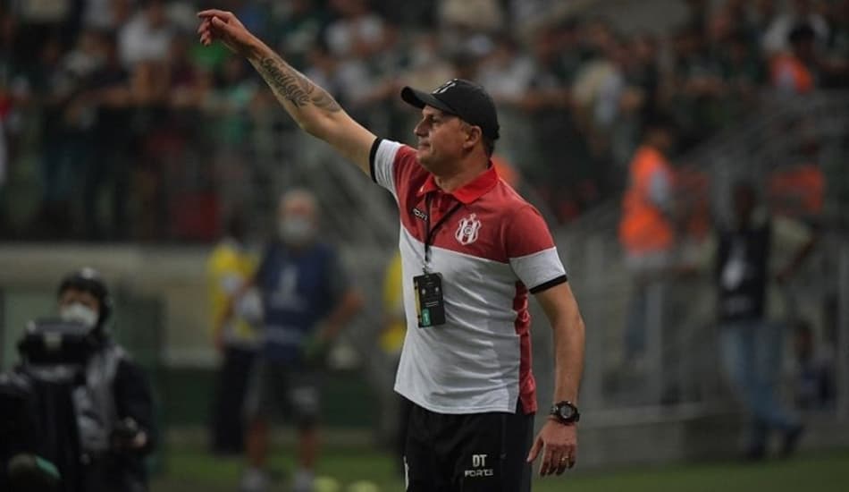 Técnico do Independiente Petrolero comenta goleada histórica