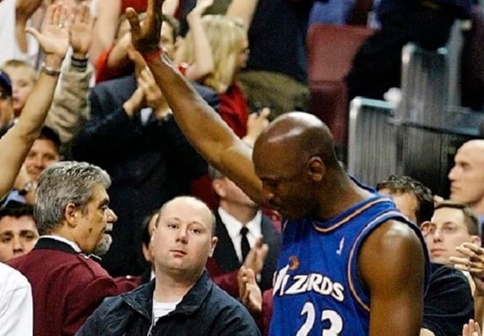 Como Michael Jordan foi responsável por demissão de locutor