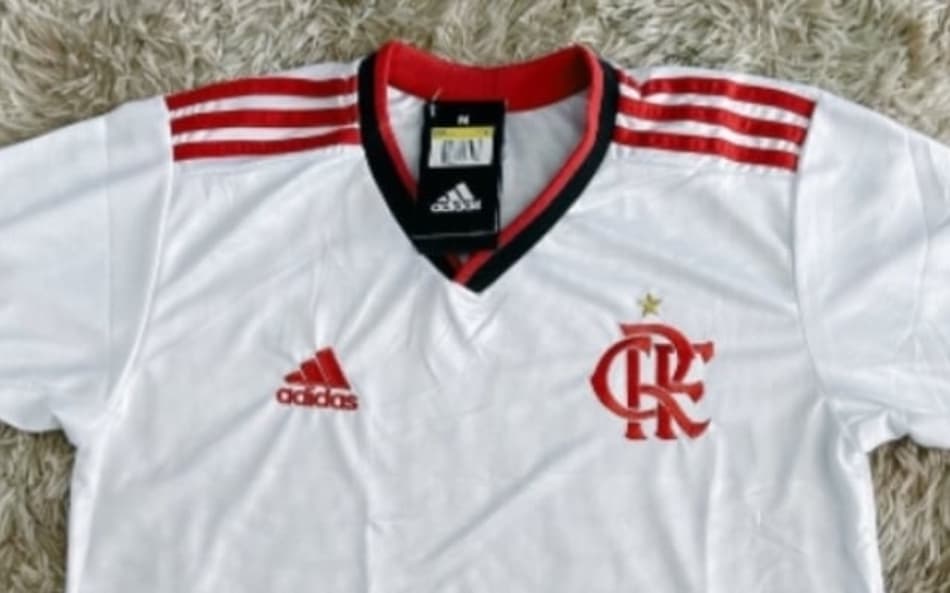 Vazou! Foto da suposta nova segunda camisa do Flamengo circula na internet
