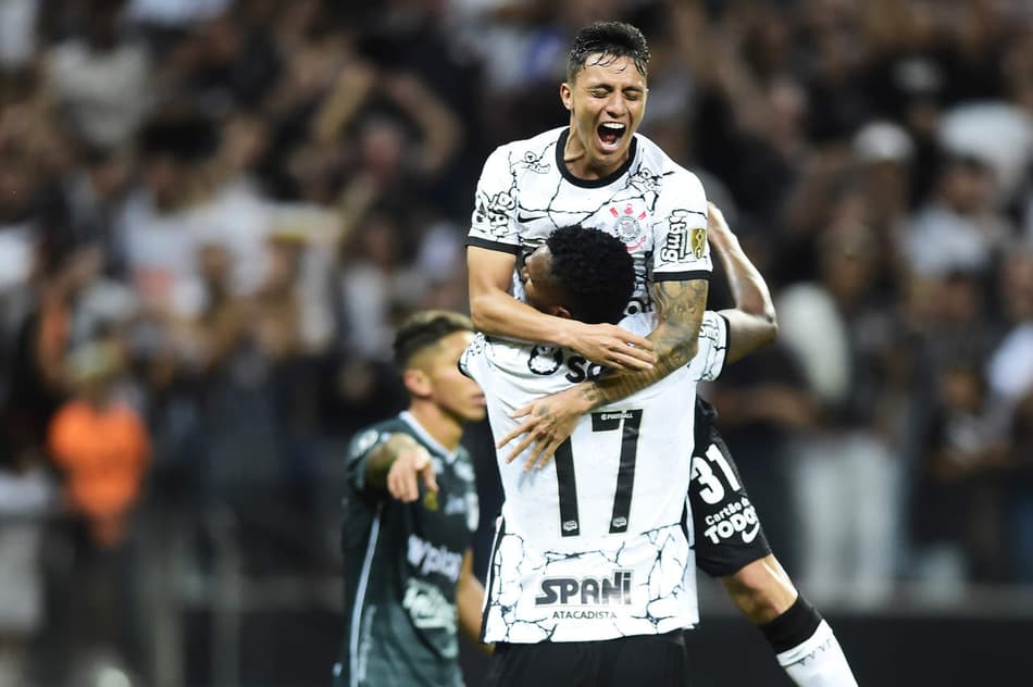 ATUAÇÕES: Com Fagner e Mantuan, lado direito do Corinthians se destaca na vitória sobre o Deportivo Cali
