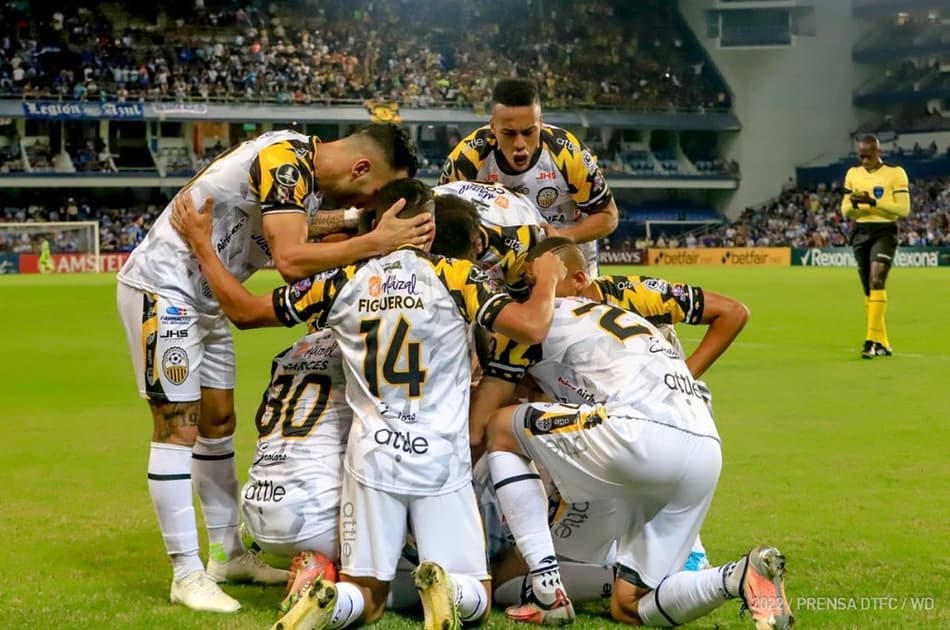 Em noite de gols relâmpagos, Emelec fica no empate com Deportivo Táchira