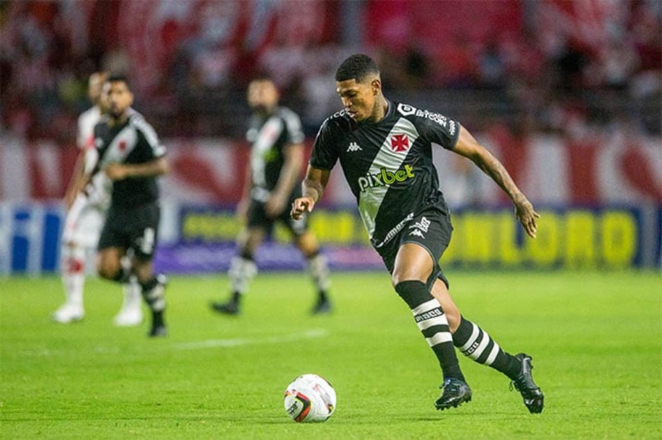 ATUAÇÕES: Raniel marca novamente e é o melhor do Vasco em empate; Confira notas