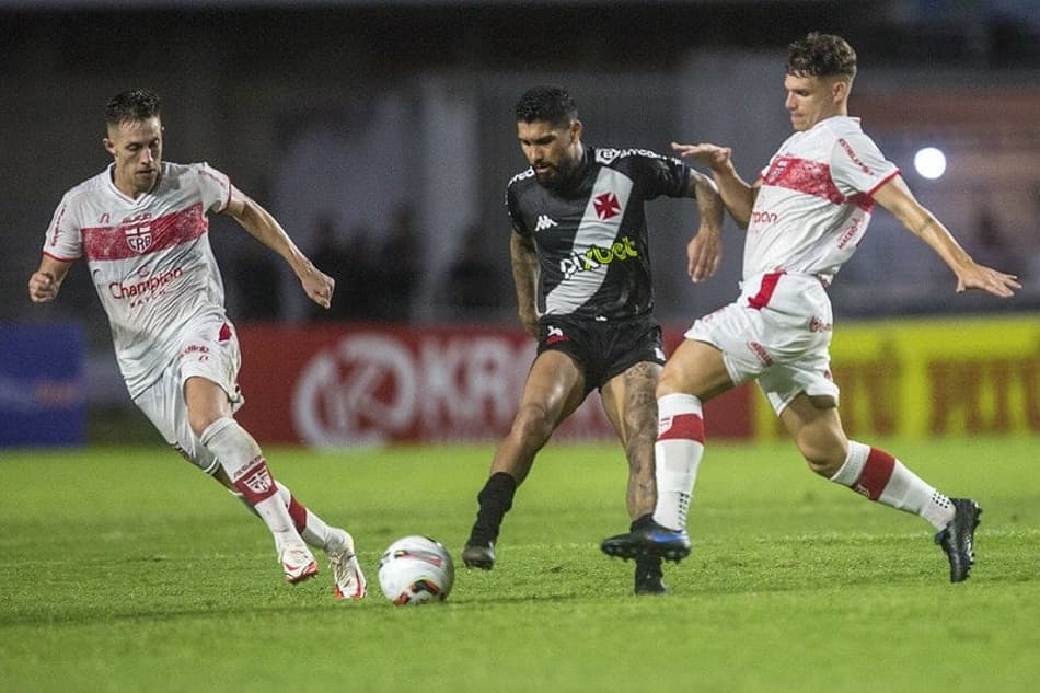 Análise: falta de consistência em todos os setores marca novo empate do Vasco na Série B do Brasileirão