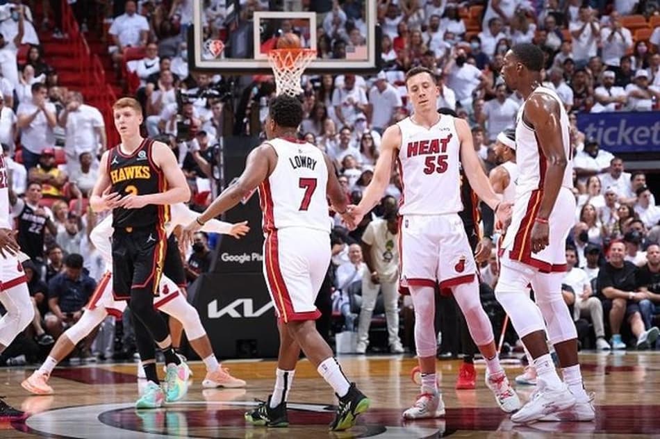 Playoffs 2022: Com defesa forte, Heat atropela Hawks em casa
