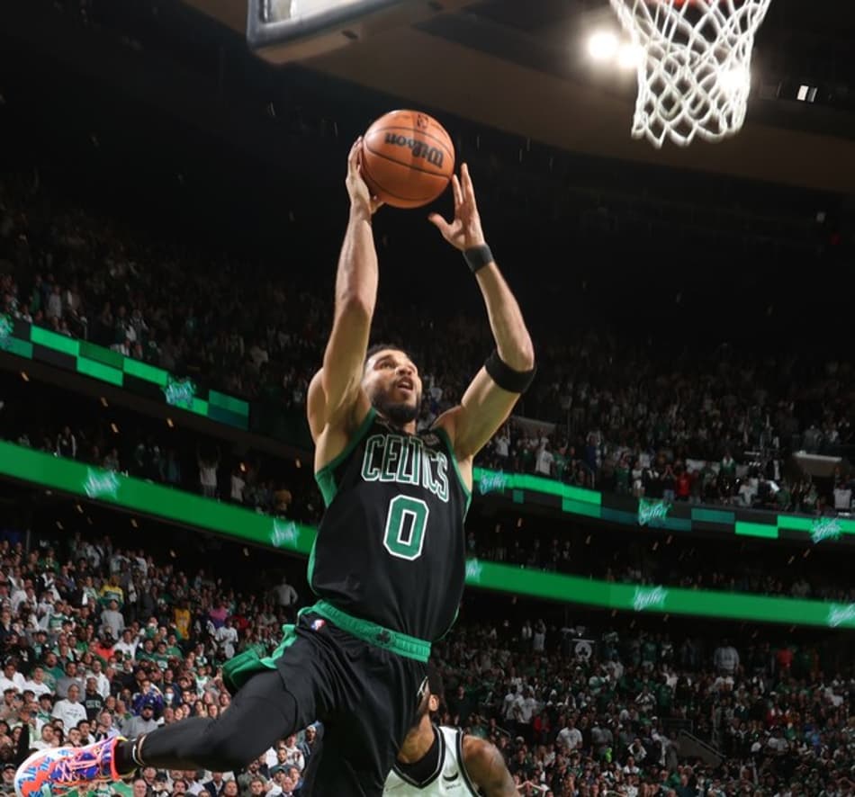 Playoffs 2022: Tatum vira no último lance e Celtics bate Nets em grande jogo