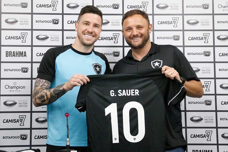 VÍDEO: Responsa! Gustavo Sauer assume a camisa 10 do Botafogo