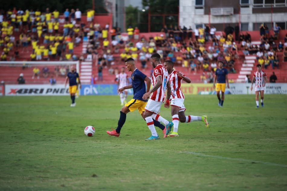 Retrô vence Náutico nos Aflitos e joga pelo empate na partida de volta da final do Pernambucano