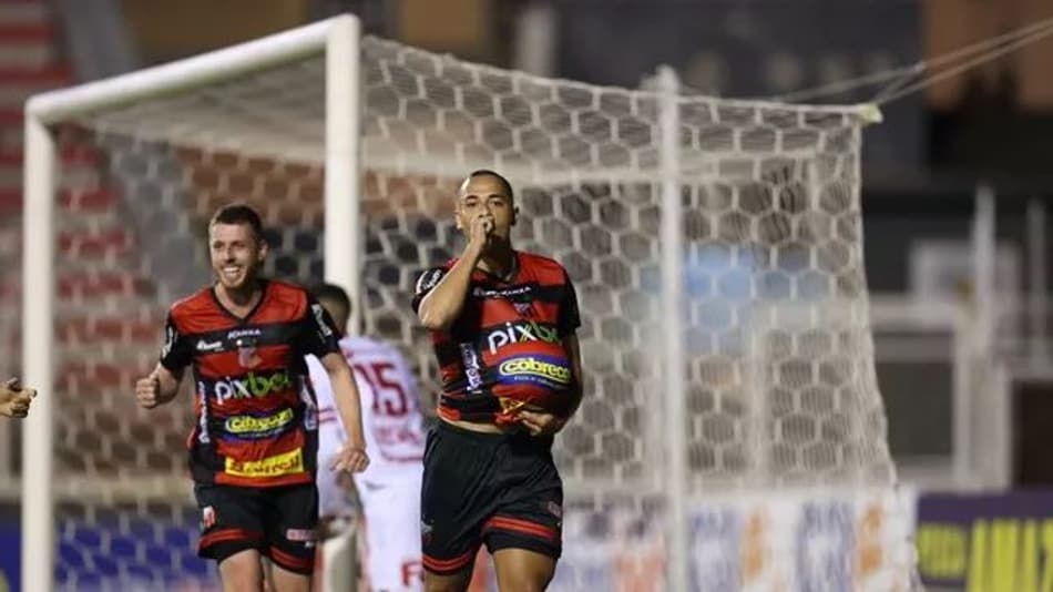 Rafael Elias brilha e Ituano vence Vila Nova pela Série B