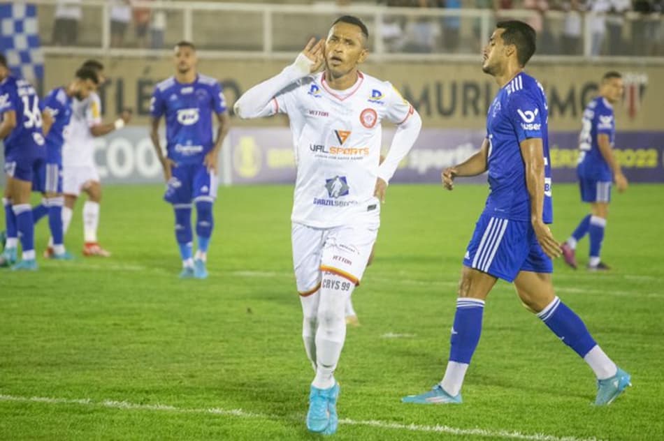Cruzeiro sai atrás, consegue o empate com intervenção do VAR e evita derrota para o Tombense pela Série B