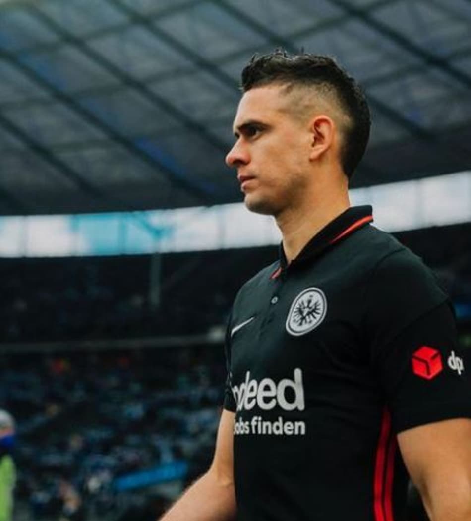 Em alta na Alemanha, Borré faz mistério sobre futuro