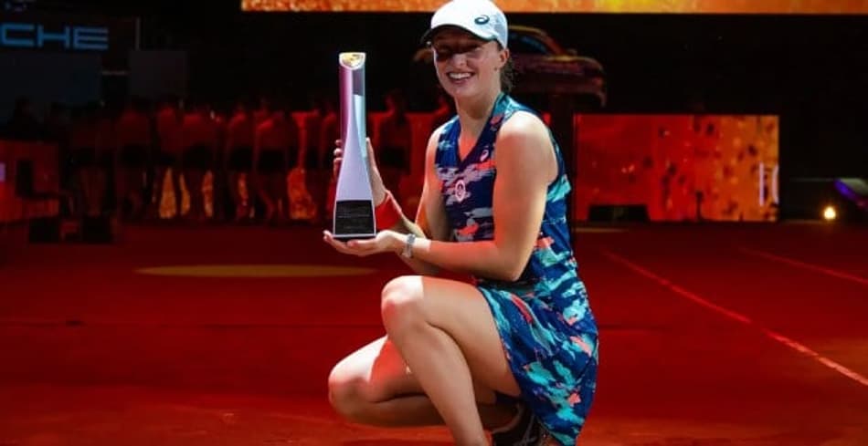 Swiatek domina Sabalenka e ergue, em Stuttgart, o 4º título consecutivo