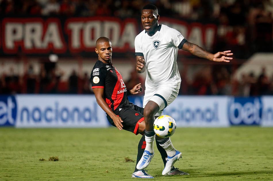 VÍDEO: CBF divulga áudios do VAR em lances polêmicos de Atlético-GO x Botafogo; saiba mais