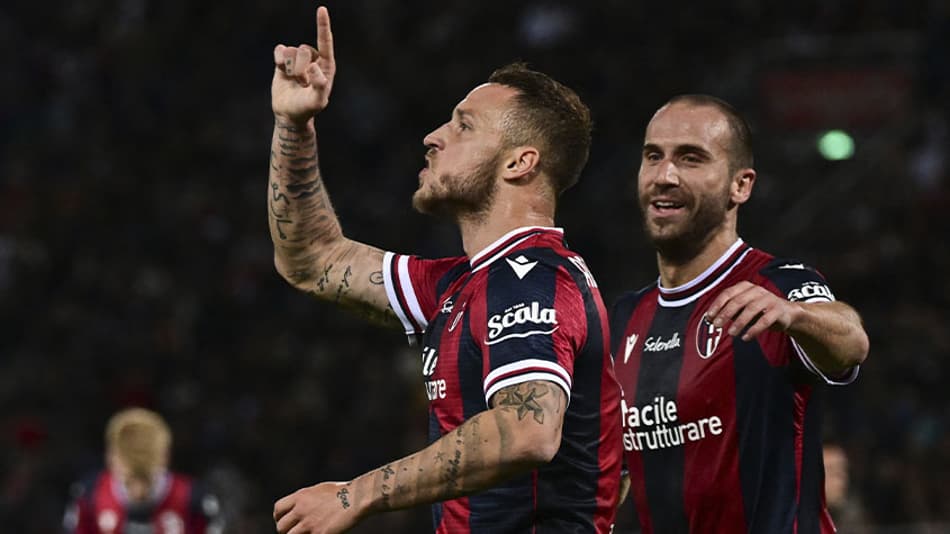 Após vitória de virada, elenco do Bologna faz visita especial a técnico que está com leucemia; veja o vídeo!