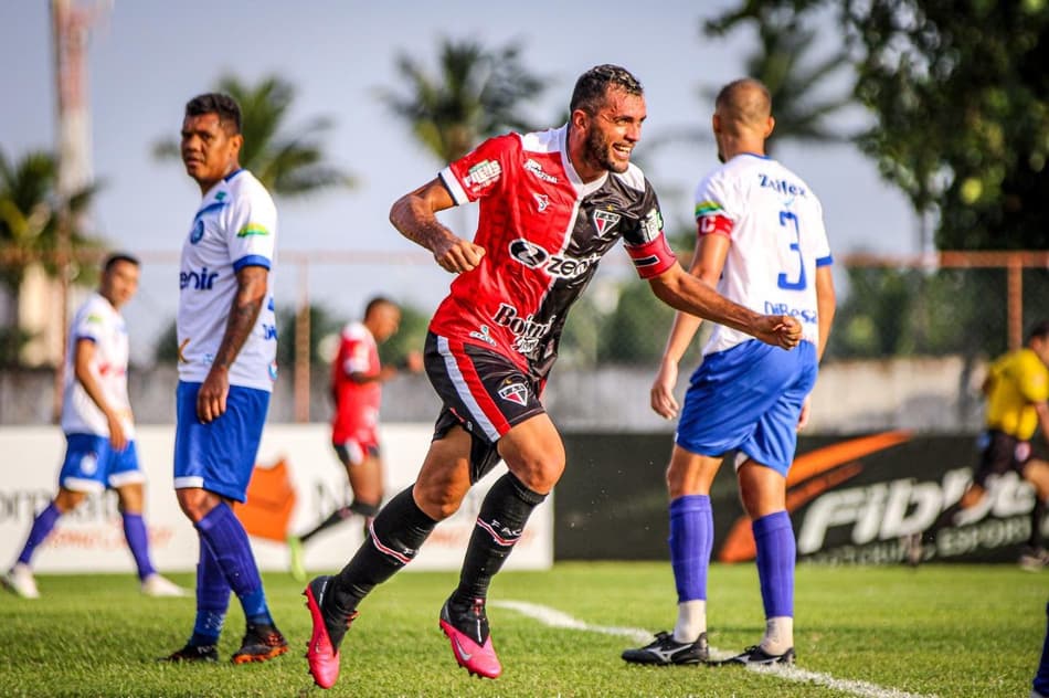 Edson Cariús comemora artilharia do Campeonato Cearense 2022