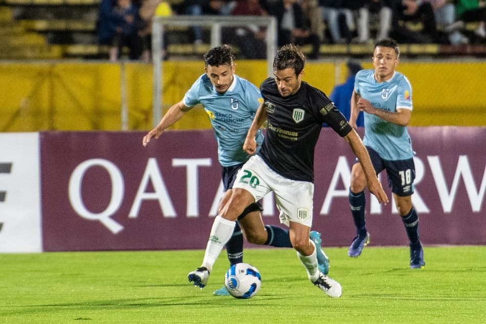 Sul-Americana: Universidad Católica-EQU vence o Banfield e assume a liderança no grupo do Santos