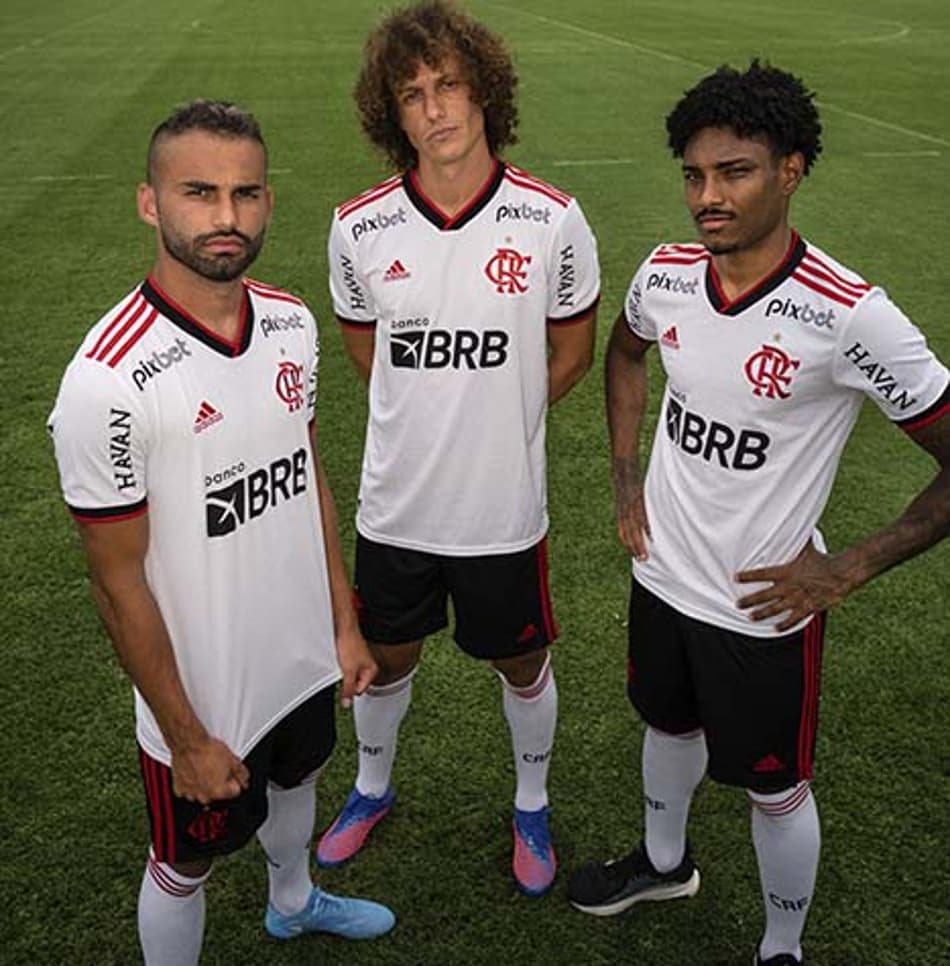 Flamengo divulga novo segundo uniforme para a temporada 2022; confira imagens