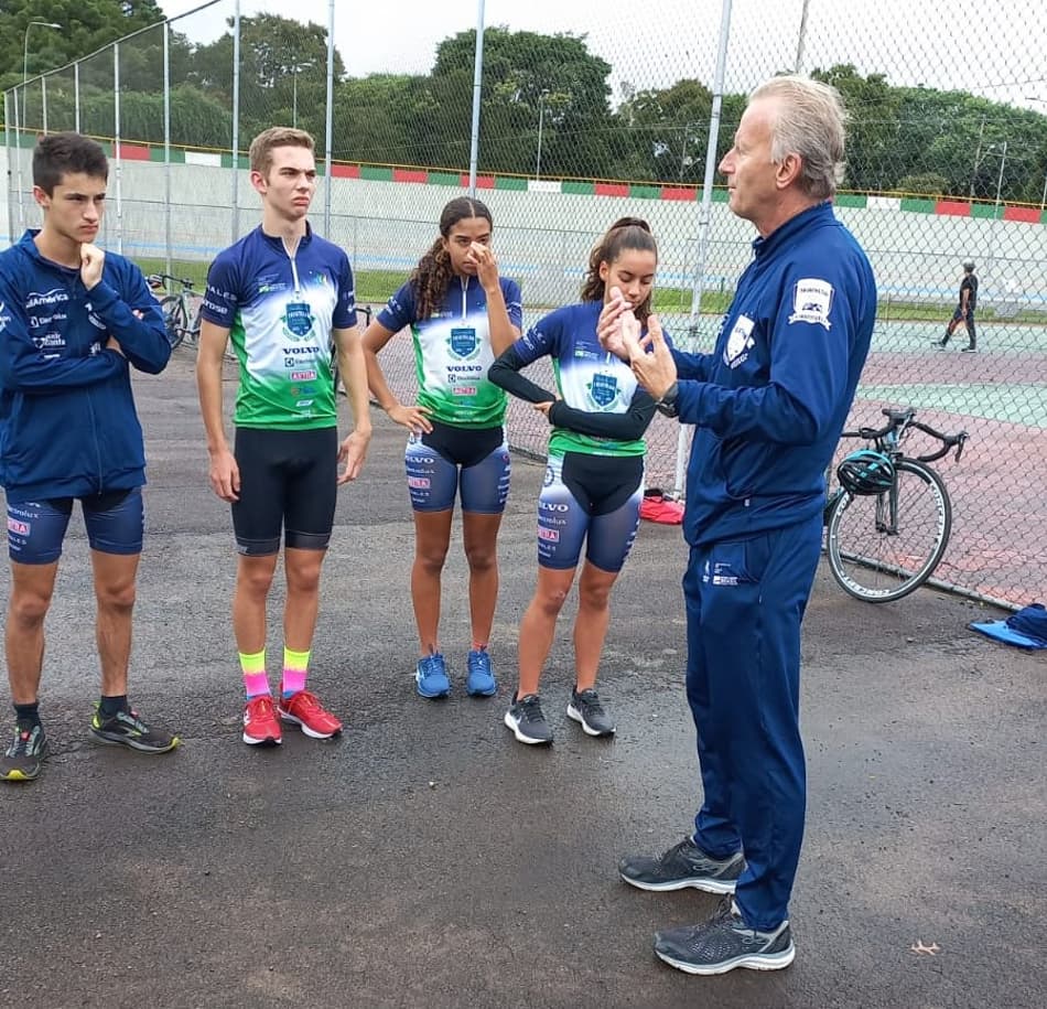 Projeto de triatleta olímpico negocia contratação de pioneiro do esporte no Brasil para descoberta de talentos