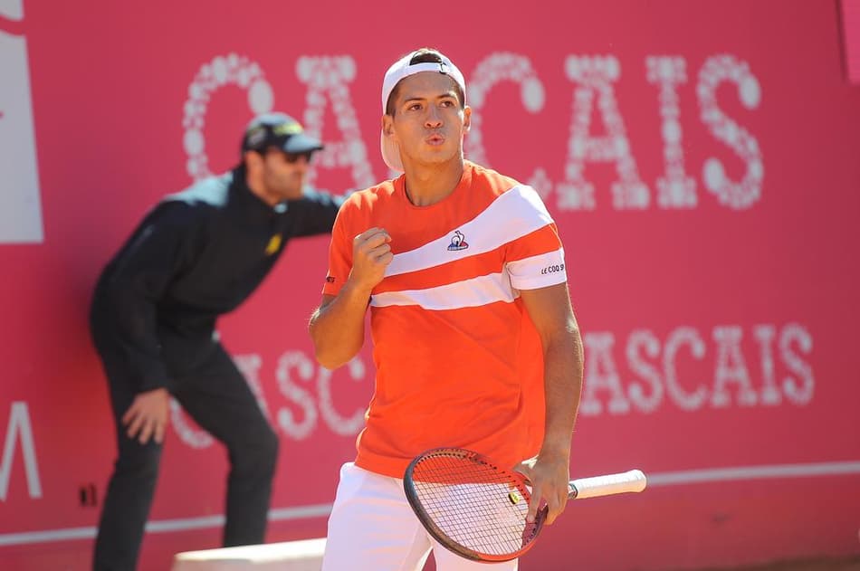 Sebastian Baez vibra em vitória sobre Marin Cilic em Portugal