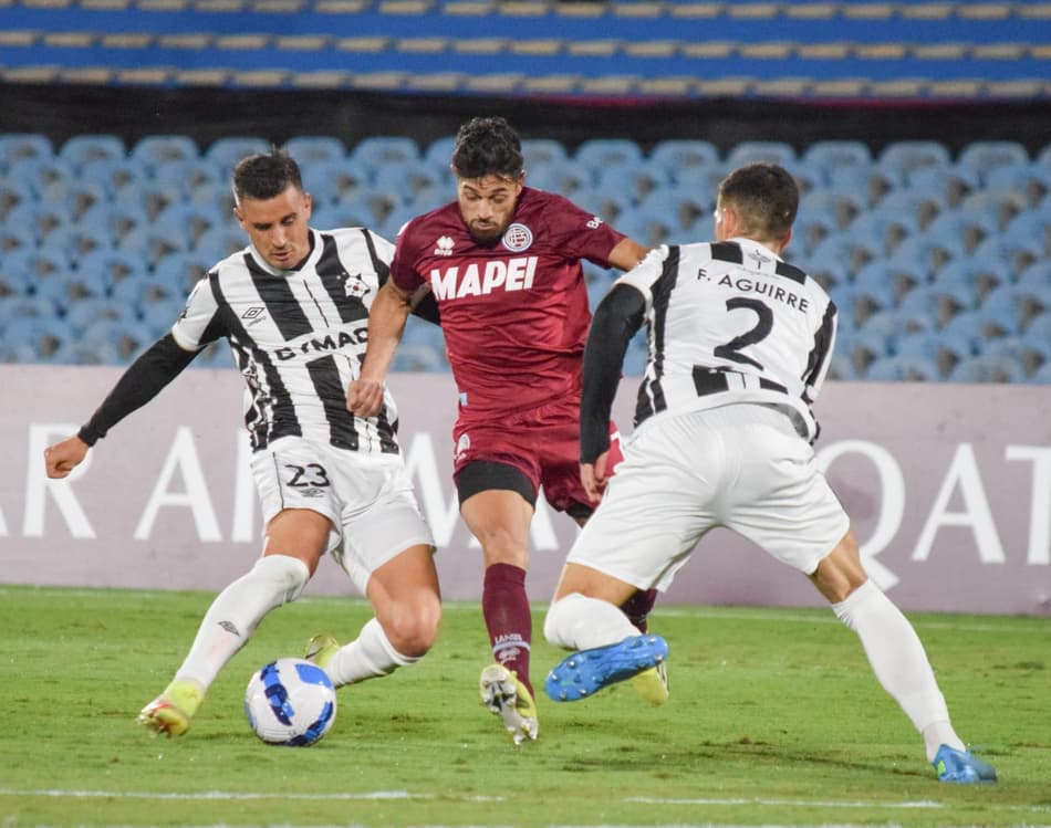 Lanús vence o Montevideo Wanderers fora de casa e se mantém na liderança do grupo A da Sul-Americana