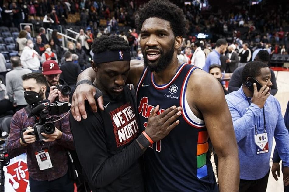 Após cotovelada, Embiid fratura rosto e não tem prazo para retorno