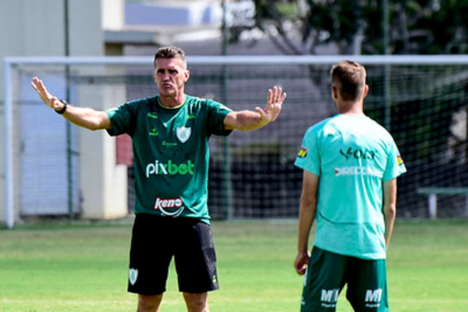 Vagner Mancini foca no Brasileirão e diz que América-MG teve ‘uma vitória difícil e suada’