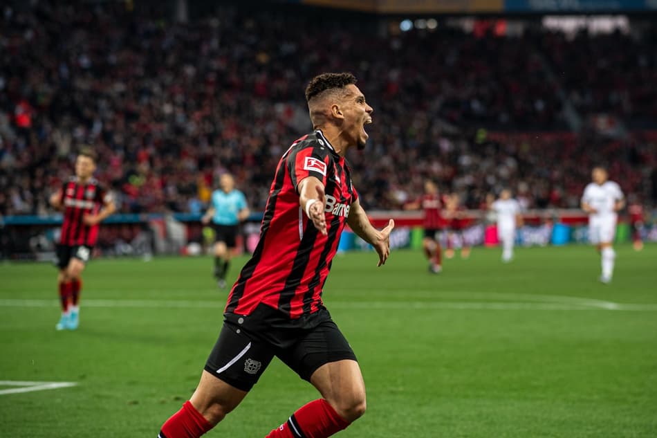 Com gol de Paulinho, ex-Vasco, Bayer Leverkusen vence o Eintracht Frankfurt no Alemão