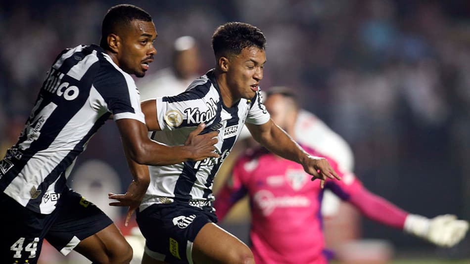 ATUAÇÕES: Atacantes vão bem, mas defensores falham em derrota do Santos no clássico